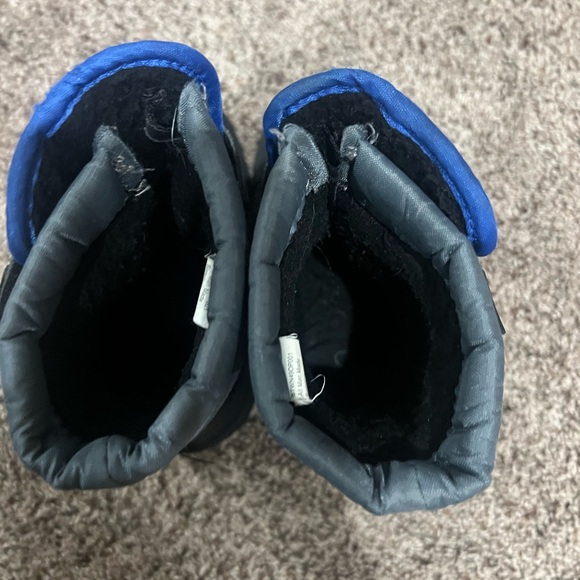 Toddler size 9 snow boots - Picture 7 of 8